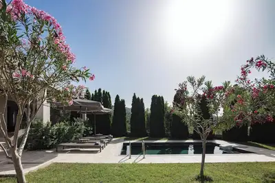 Charming 2-Bedroom Villa in Serene Village - Perfect Family Getaway
