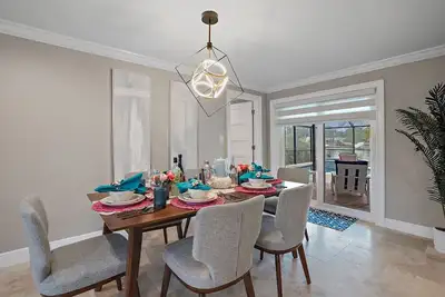 Image de Seaside Serenity Waterfront: Heated Pool & Hot Tub available as an option