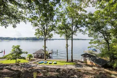 Image de The Overlook at Langford - Private dock with SUPs, Kayaks, and Ping Pong