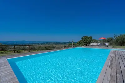 Image de Appartement avec piscine, climatisation, Wifi, Tv, animaux admis, parking, près de San Gimignano