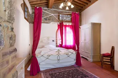 Image de Appartement avec climatisation, piscine, Wifi, Tv, animaux admis, parking, près de San Gimignano