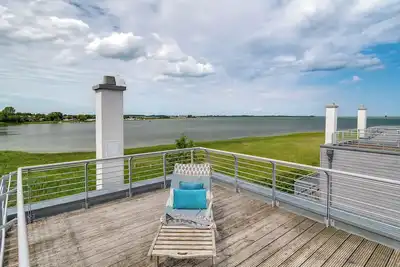 Image de Bonnie - First row on the water, 360° roof terrace, sauna, wood-burning stove