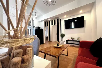 Allure Suite 1 Modern Downtown Comfort. Walk to all the major sights of Athens.