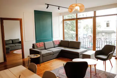 Image de Spacious 8Person 2br/3ba Home with Dual Living Rooms in Prime Istanbul Location\n