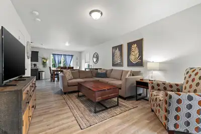 Image de Downtown home by Branson Landing!