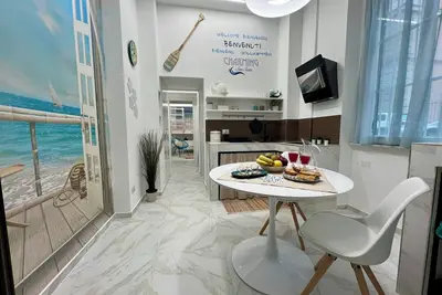 Apartment with private parking space a stone's throw from the sea