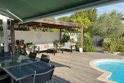 Belle Villa plein sud piscine jardin pergola parking Proche centre ville plage