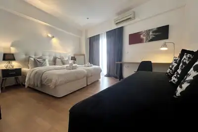 Image de Allure Suite 3 Modern Downtown Comfort. Walk to all the major sights of Athens.
