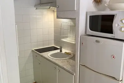 Image de Studio Bandol  dans résidence calme avec terrasse ombragée à 100 m de la mer