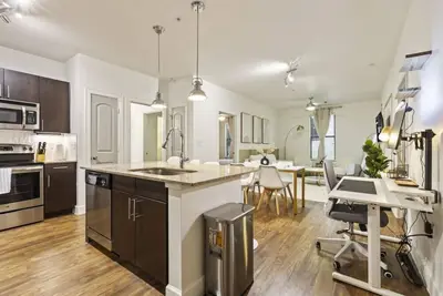 Image de Sleeps 8 2b near Legacy West, Toyota & The Star 2