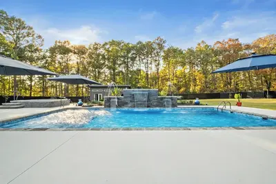Image de Poolside Paradise for Grown-Ups – Hot Tub, Fire Pit, and Chill Vibes Home 2