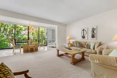 Image de Kahala Beachside Villa: Lux Condo w/ Pool, Balcony Views & Beach Access