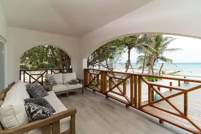 Oceanfront Paradise: w/Pool & Stunning Sunrise Views in Tres Cocos
