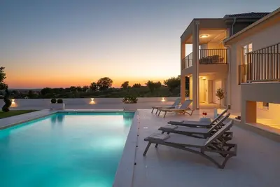Image de Luxury Villa Morus with pool 50m2, gym, family, bbq