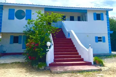 Image de Blue Bird Villa, Open & Breezy Island Home. . . minutes from the beach!
