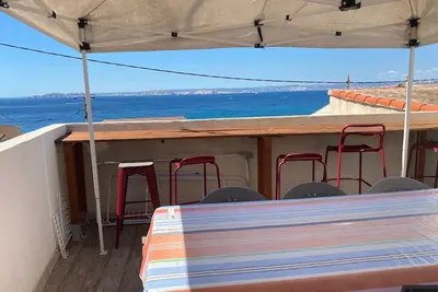 Image de Maisonnette pieds dans l'eau terrasse vue époustouflante