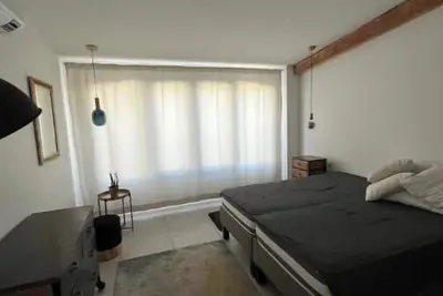 Image de Chambre pour 2 personnes, calme et détente au pied du Luberon!