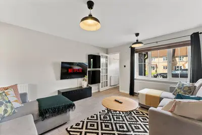 Image de Elegant 2-Bedroom House - Garden - Parking