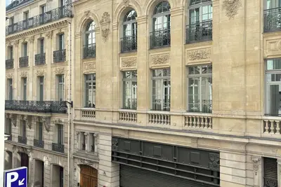 Image de À 50 m des Champs Elysées luxueux appartement, métro ligne 1