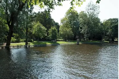 Image de 2bedroom apartment overlooking the canal & a park