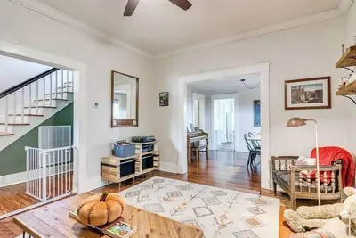 Image de Nestled Victorian Historic Area