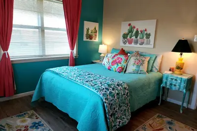 Image de Old Dallas Inn Charming 4-bedroom house, Large Dog friendly Backyard