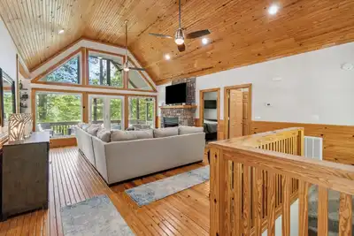 Image de Welcome to \"Cumberland Lake Oasis\" – Your Perfect Lakeside Retreat!