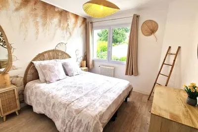 Image de Appartemment avec 2 chambres, plage à pied, parking et balcon