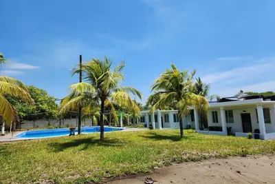 Image de Hostel With Pool And Free Parking Near The Sea