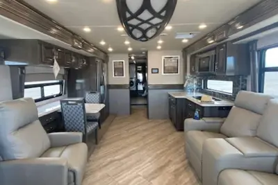 Image de Motorcoach in Quiet, private meadow in the Mission Mountains for rent