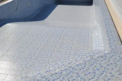Image de Piscine et Sauna Privée avec calme Totale Pour Familles