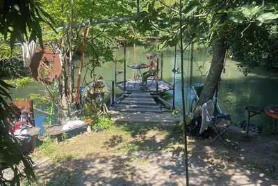 Image de Maisonnette proche Avignon, Group, Famille, Couple. Animaux compagnie acceptés!