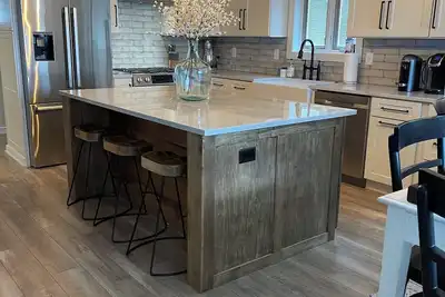 Image de Newly renovated, adorable Lakehouse! Sleeps 12!