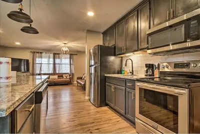 Image de Mountain Getaway_King Bed_Close to Groceries_TheatreRoom_GameRoom_HotTub_FirePit