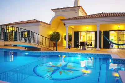 Image de Exceptional 8-Bedroom Villa - Private Pool, Tennis Court, Games Room