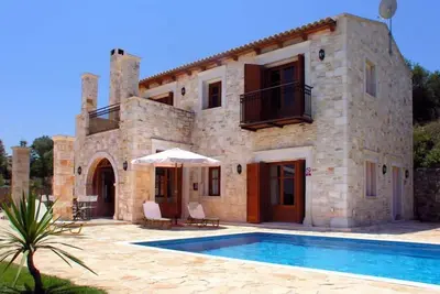 Charming Cottage with Garden & Stunning Sea Views