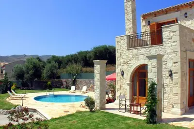 Charming Villa with Pool & Sea Views Near Rethymno