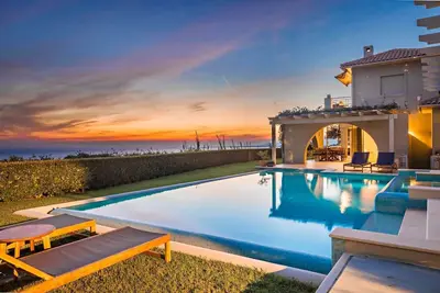 Image de Villa Alexandra • 3br  with Heated Pool & Jacuzzi