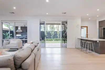 Image de Castle - Pet Friendly, City Fringe, Office, Garage