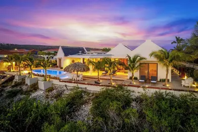 Image de Most Luxury Villa On Bonaire Now Available For Rent! \nWITH Your Own Divereef