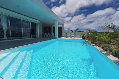 Image de Le P'tit Paradis appartement \"Océan\"\nMagnifique villa pour des vacances de rêves