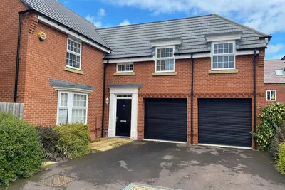 Image de Luxurious 4 br detached house in cul-de-sac ideal for family or group of friends