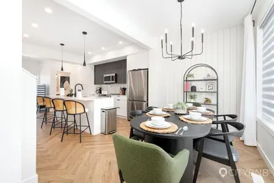 Image de Glenwood Showhome | Sleeps 6 | Ac