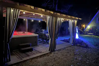 Image de Amazing Lakeside hot tub, A-frame 3 King Beds, Shawnee Forest sleeps 2-6 Firepit