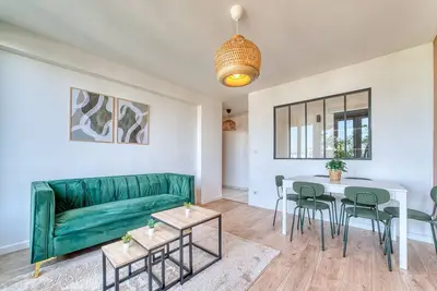 Image de Le Grand Voyageur - 3 chambres - Parking privé - Métro