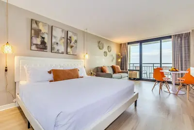 Image de Stunning Oceanfront Studio Suite!