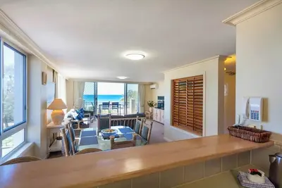 Image de Beachfront two storey penthouse apartment. Family friendly. Spectacular views!