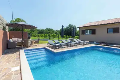 Image de Ferienhaus Cerovci, Haus in der Natur. In der Nähe des Meeres und der Stadt