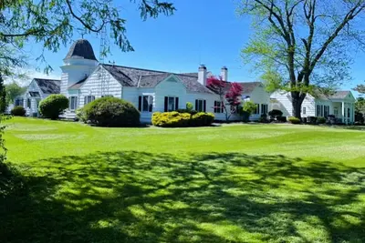 Image de Families, Private Farm, Event Space, Petting Zoo onsite, Cedar Pt sports center