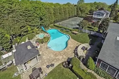 Image de Spacious Family Compound in beautiful Westhampton with private Tennis Court